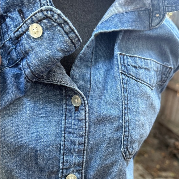 Women’s Old Navy Light weight Denim Button-Up Shirt. Cotton. XL - Picture 3 of 9